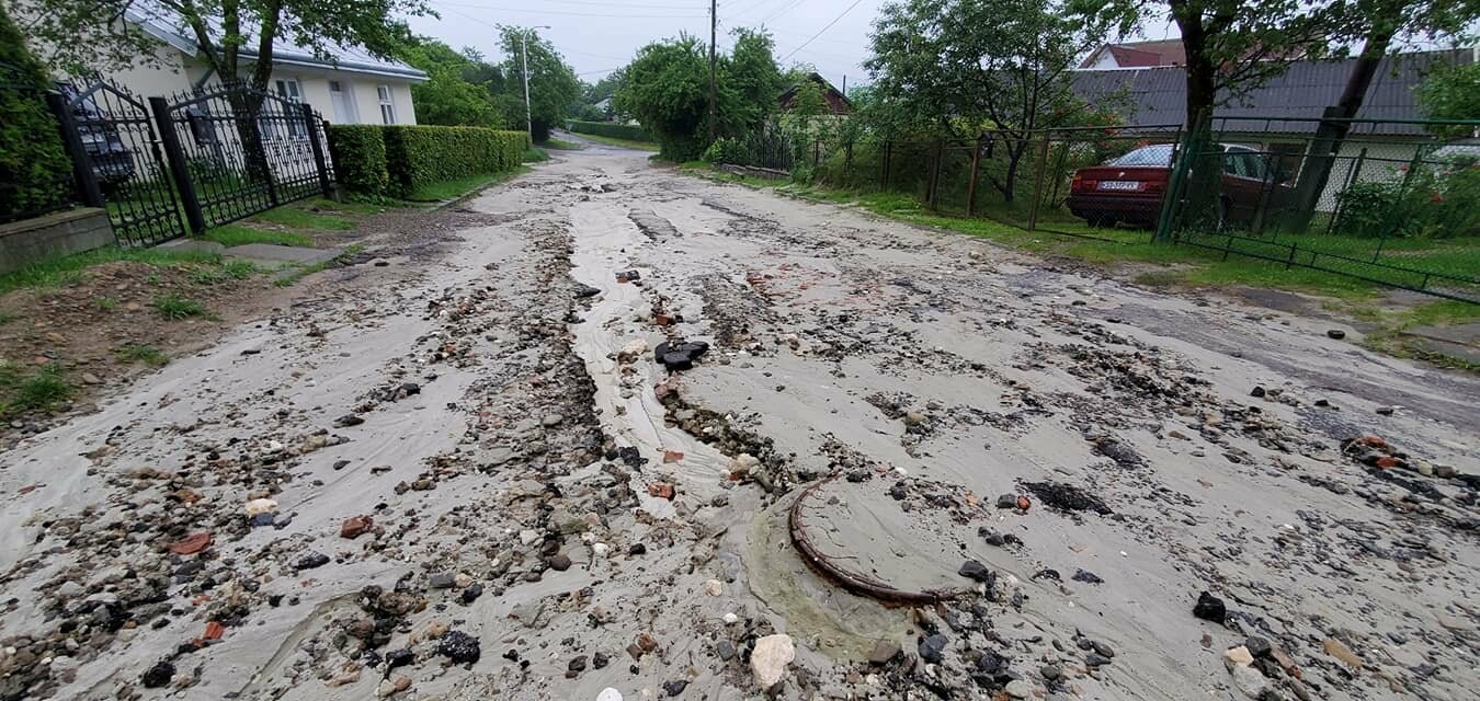 Розбита вулиця Помірецька три роки чекає завершення ремонту, фото-1 Розбита вулиця Помірецька три роки чекає завершення ремонту, фото-1