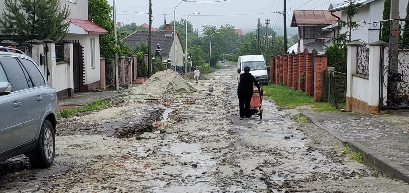 Розбита вулиця Помірецька три роки чекає завершення ремонту, фото-2 Розбита вулиця Помірецька три роки чекає завершення ремонту, фото-2