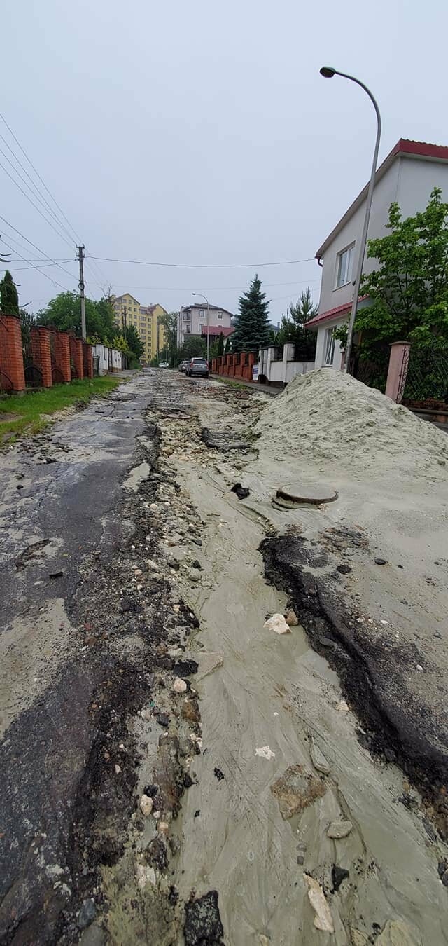 Розбита вулиця Помірецька три роки чекає завершення ремонту, фото-4 Розбита вулиця Помірецька три роки чекає завершення ремонту, фото-4