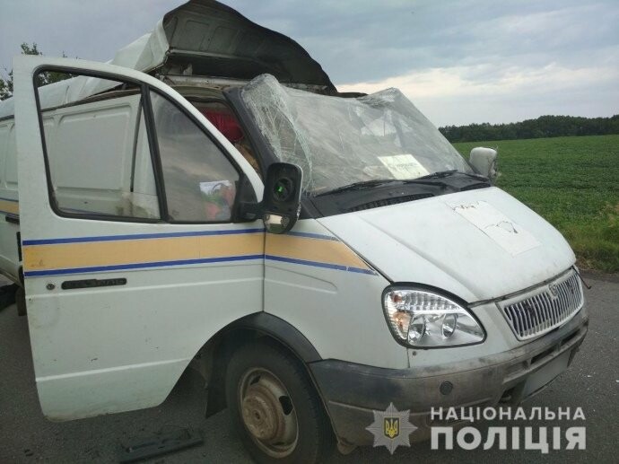 Невідомі підірвали автомобіль "Укрпошти" і викрали 2,5 млн грн, фото-1 Невідомі підірвали автомобіль "Укрпошти" і викрали 2,5 млн грн, фото-1