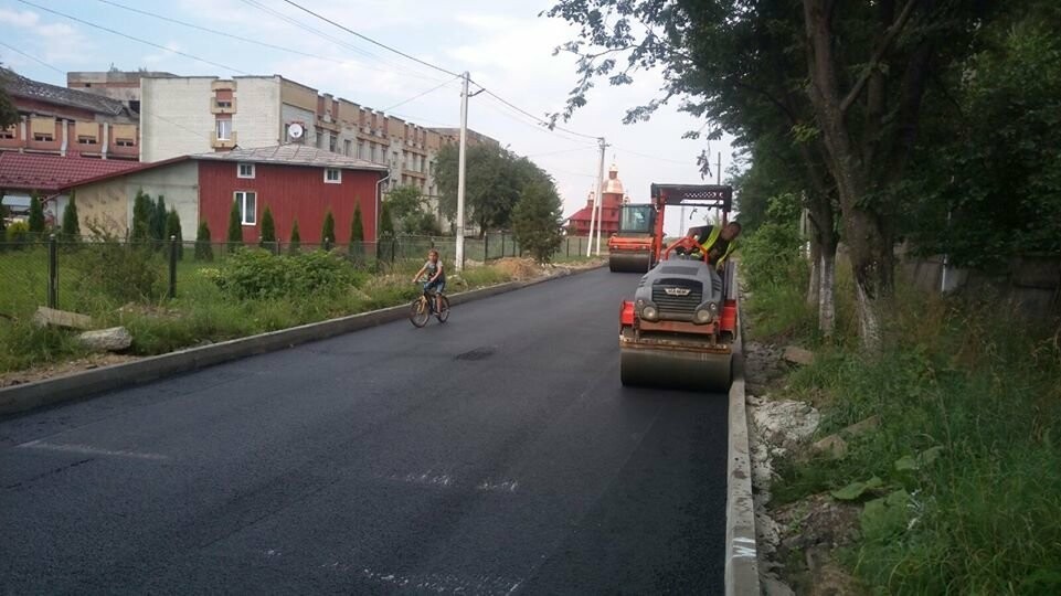 В Бориславі «відкапіталили» дорогу, яка не бачила ремонту д..., фото-3 В Бориславі «відкапіталили» дорогу, яка не бачила ремонту десятки років, фото-3