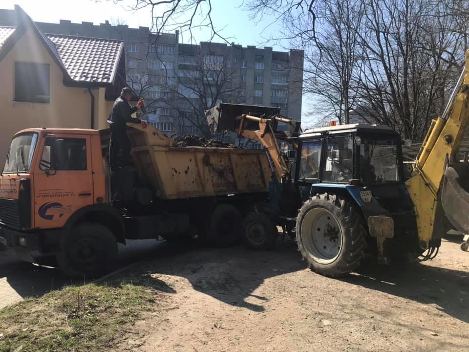 У Трускавці ліквідовують стихійне сміттєзвалище, фото-4 У Трускавці ліквідовують стихійне сміттєзвалище, фото-4, Фото - сторінка у Facebook Андрій Кульчинський