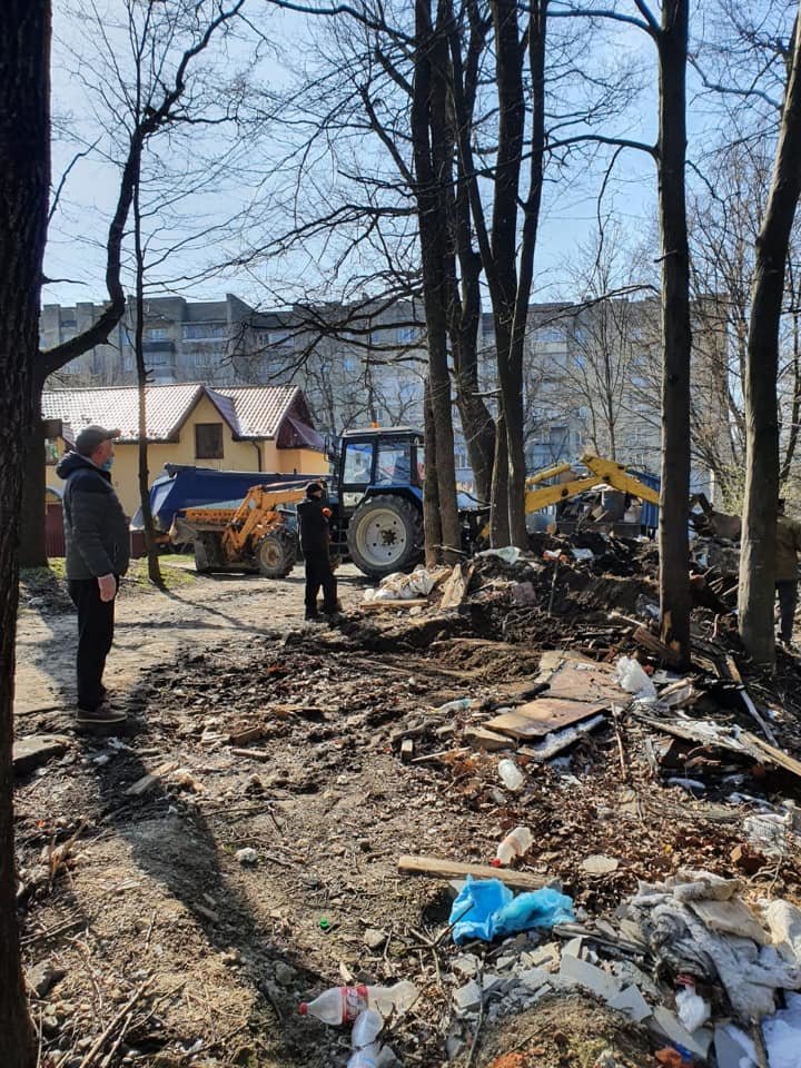 У Трускавці ліквідовують стихійне сміттєзвалище, фото-3 У Трускавці ліквідовують стихійне сміттєзвалище, фото-3, Фото - сторінка у Facebook Андрій Кульчинський