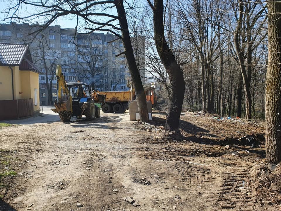 У Трускавці ліквідовують стихійне сміттєзвалище, фото-6 У Трускавці ліквідовують стихійне сміттєзвалище, фото-6, Фото - сторінка у Facebook Андрій Кульчинський