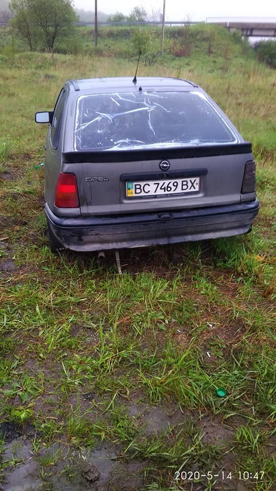 Біля стебницького моста загубився автомобіль без коліс, фото-3 Біля стебницького моста загубився автомобіль без коліс, фото-3, фото - Іринка Мицько