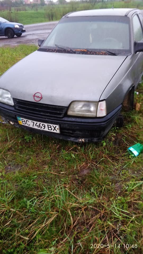Біля стебницького моста загубився автомобіль без коліс, фото-1 Біля стебницького моста загубився автомобіль без коліс, фото-1, фото - Іринка Мицько