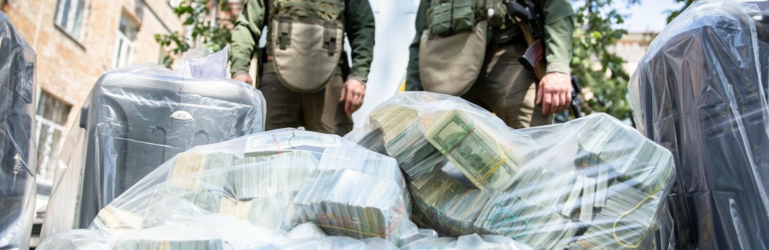 В Україні вилучили рекордний хабар - 6 мільйонів доларів В Україні вилучили рекордний хабар - 6 мільйонів доларів