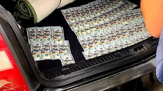 У Дрогобичі, при отриманні 8 тис дол хабара, затримали заступника н... У Дрогобичі, при отриманні 8 тис дол хабара, затримали заступника начальника поліції